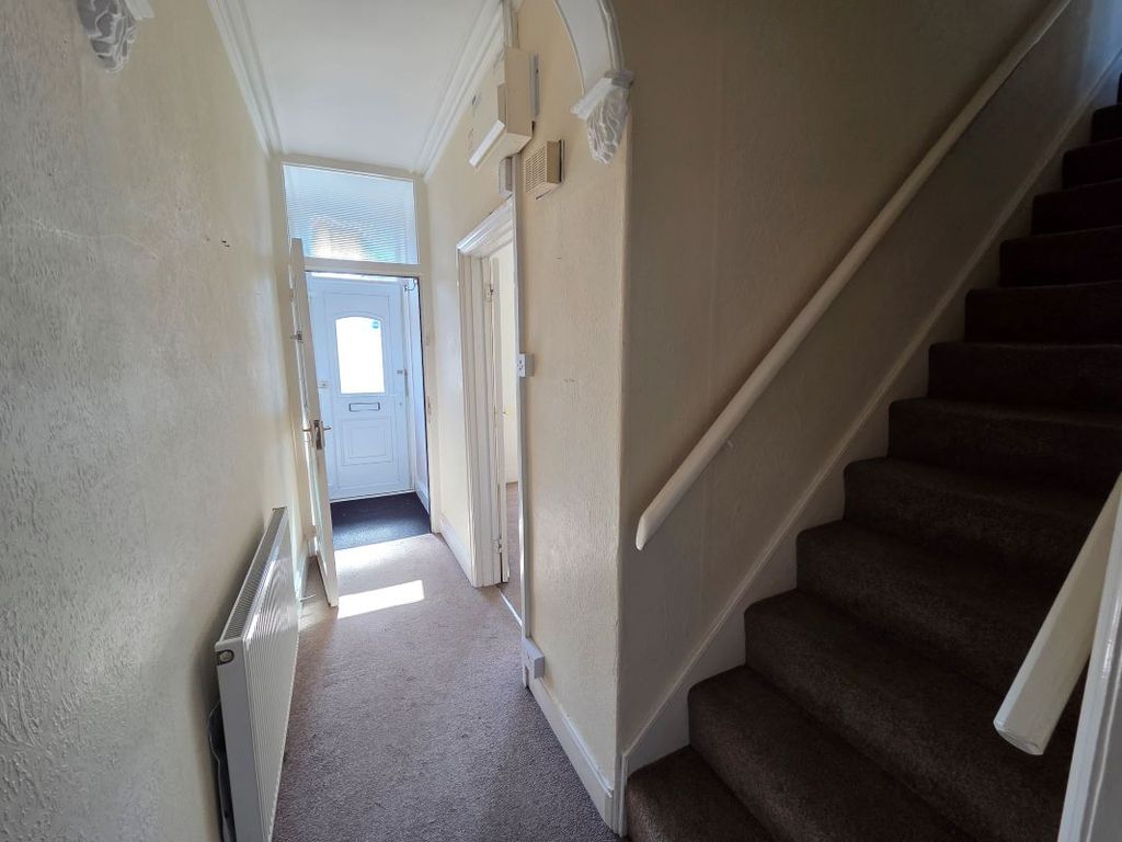 Property photo 2 of 30