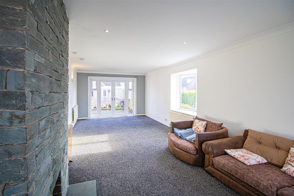 Property photo 2 of 12 Reception