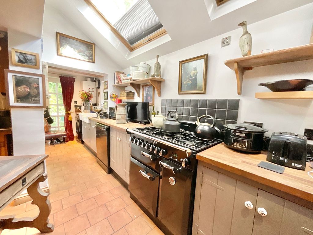 Property photo 3 of 27