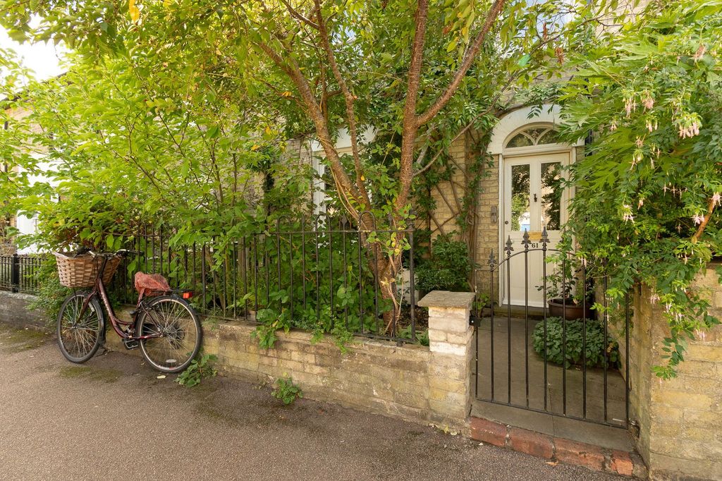 Property photo 1 of 21