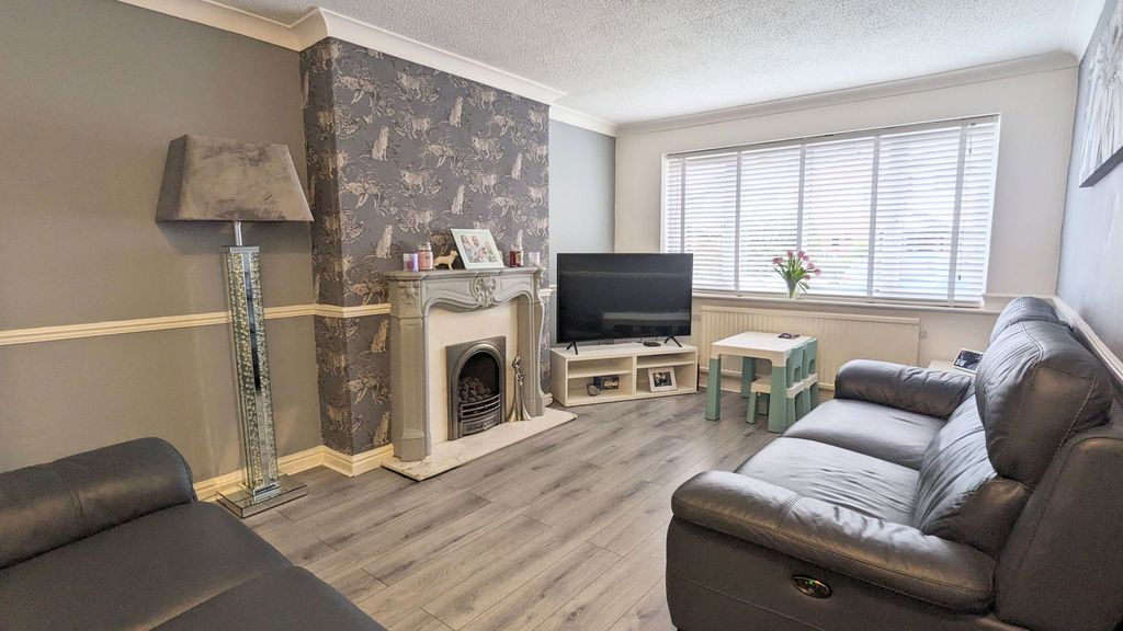 Property photo 3 of 32