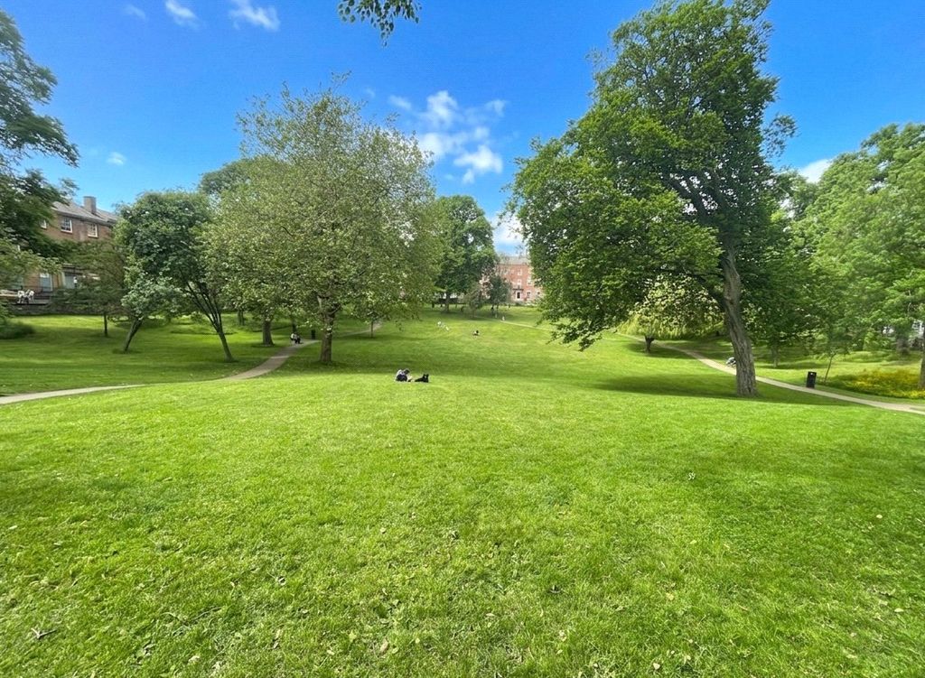 Property photo 2 of 10 Winckley Square