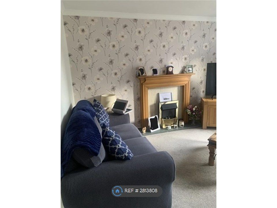 Property photo 2 of 13 Livingroom