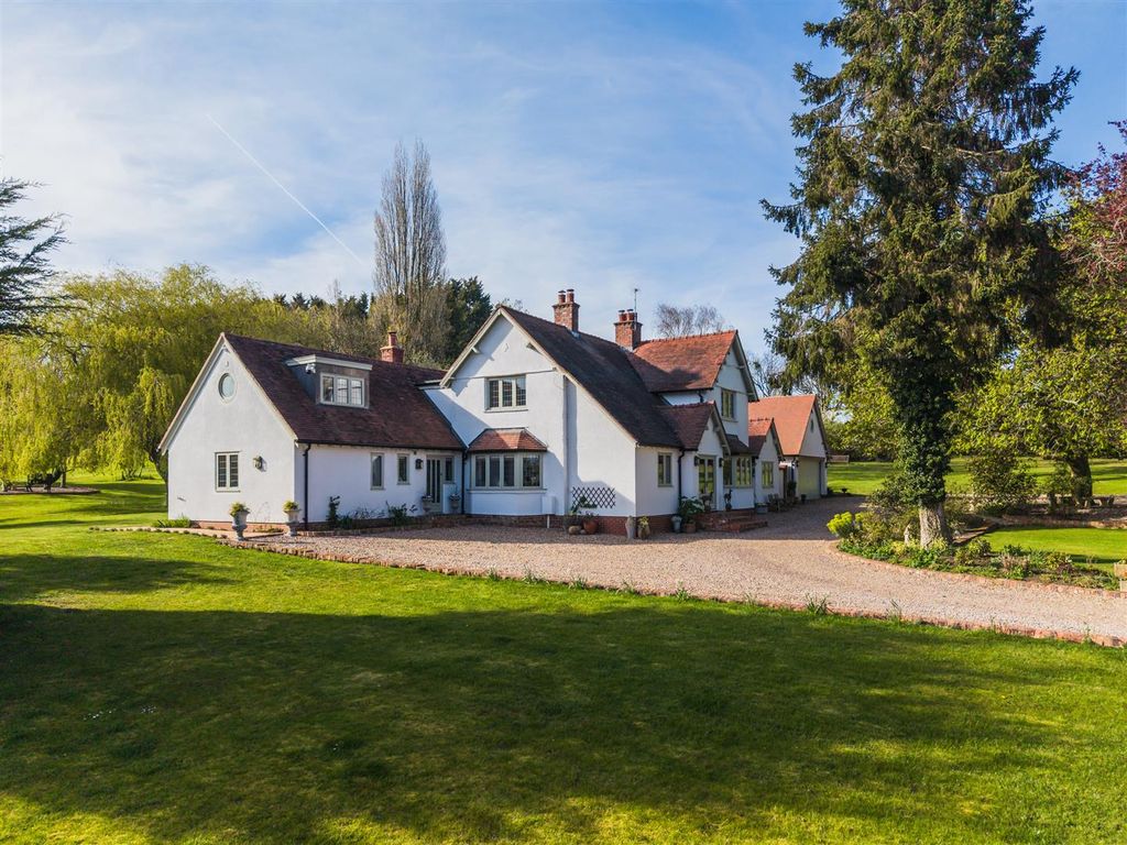 Property photo 3 of 113 Exterior And Gardens
