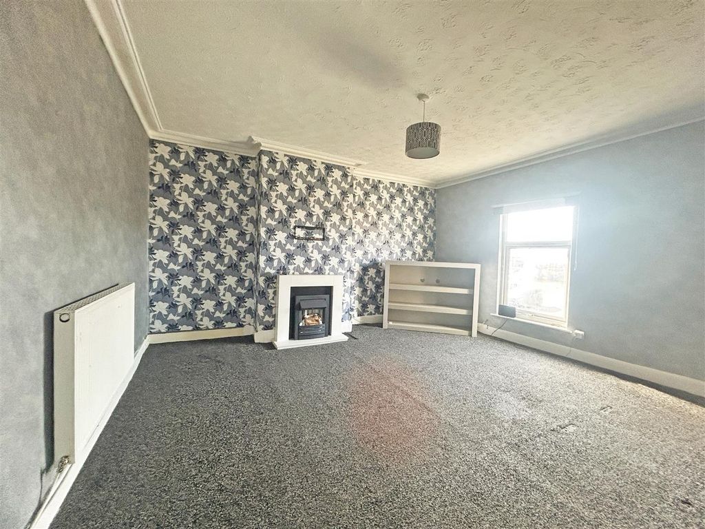 Property photo 1 of 12 Living Room