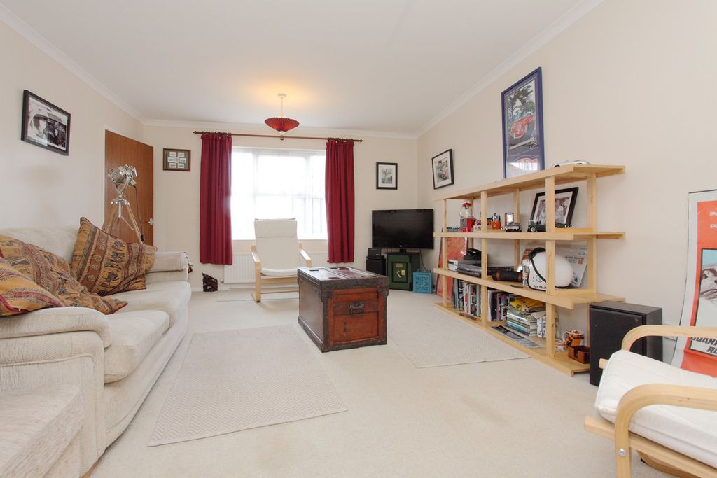 Property photo 3 of 12