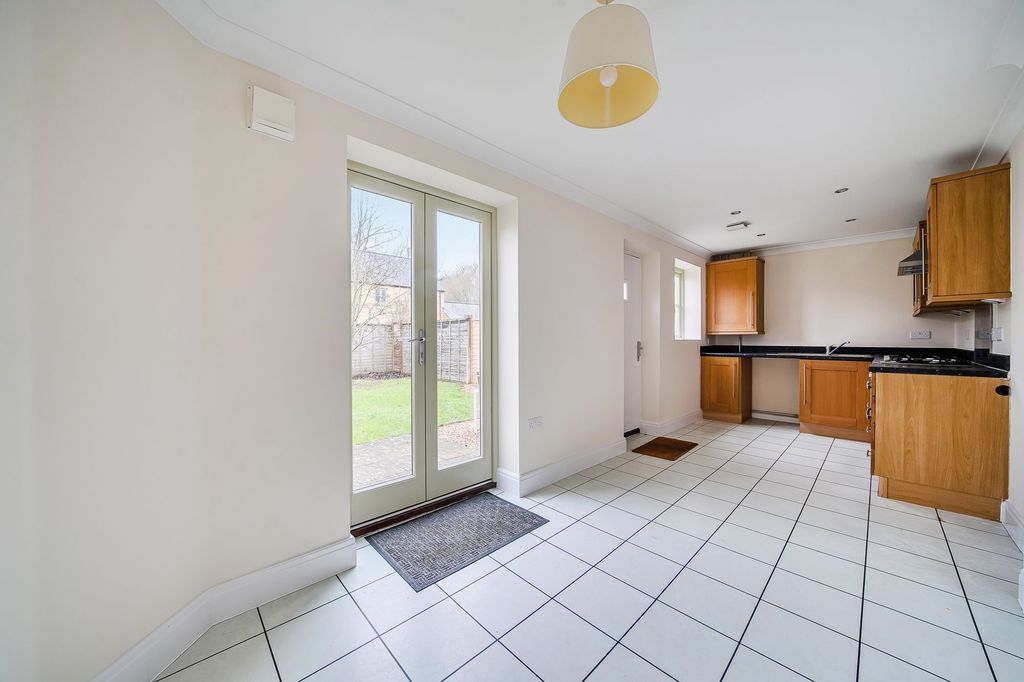 Property photo 3 of 12 Kitchen