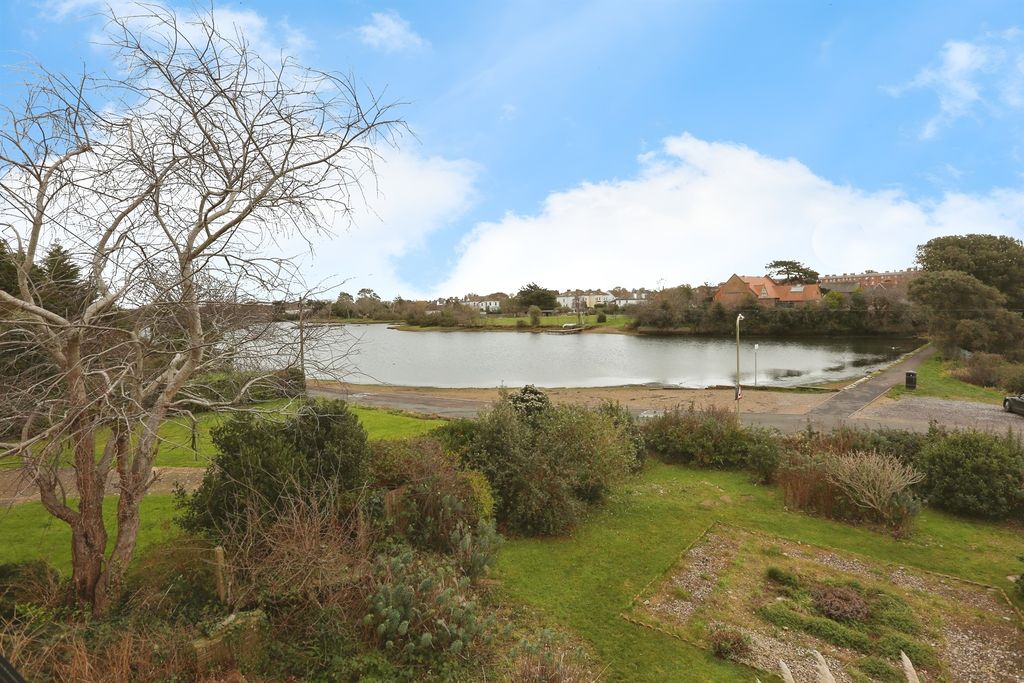 Property photo 3 of 24