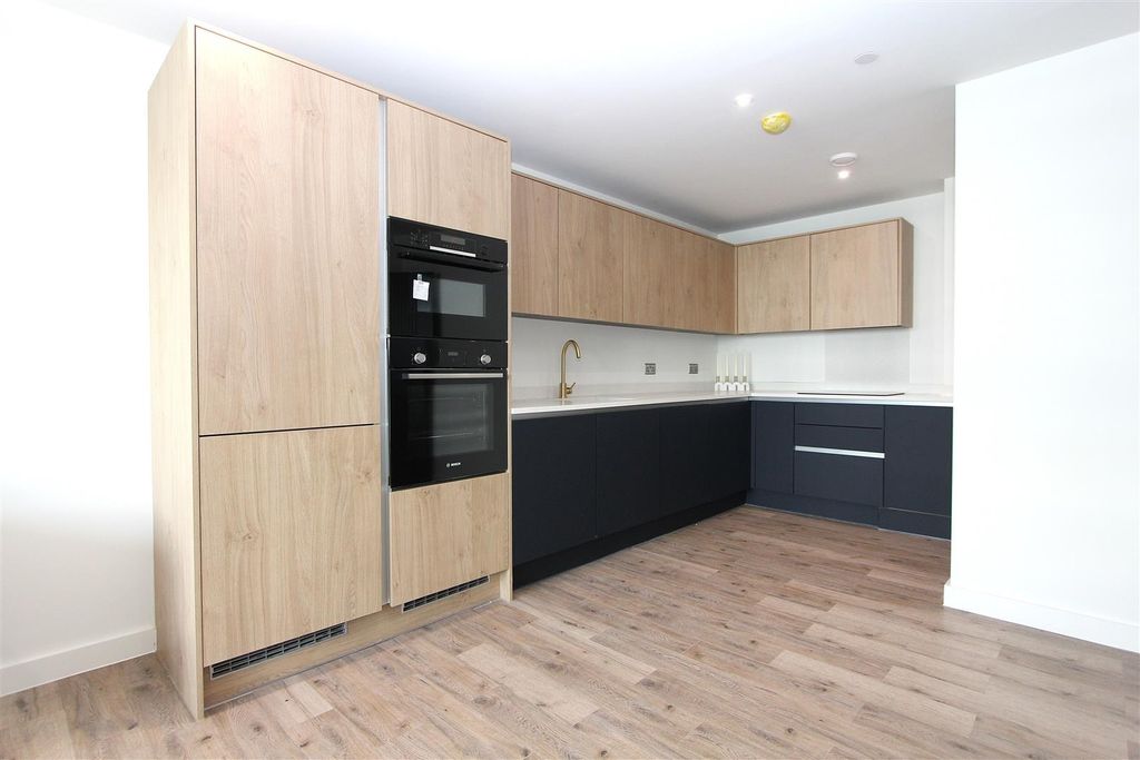 Property photo 3 of 10 Sleek Modern Kitchen With Integrated Appliances...