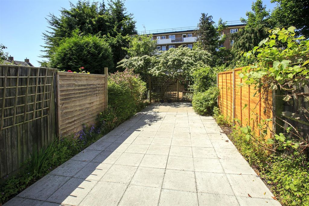 Property photo 2 of 10