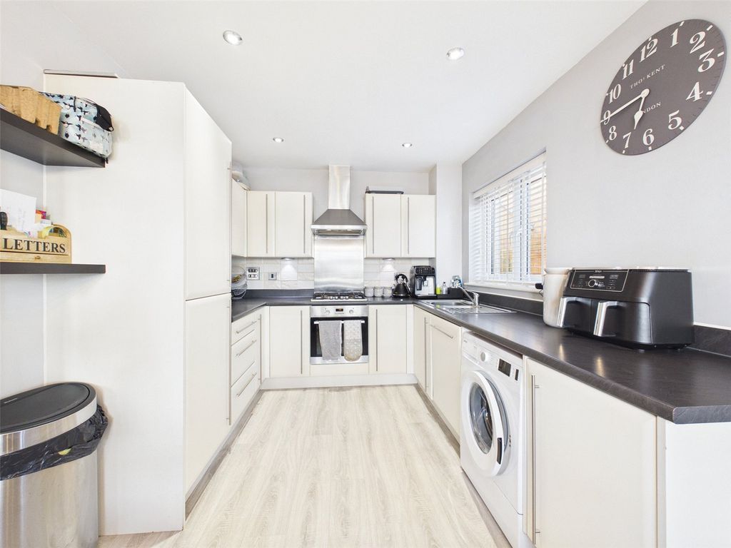 Property photo 3 of 15 Kitchen