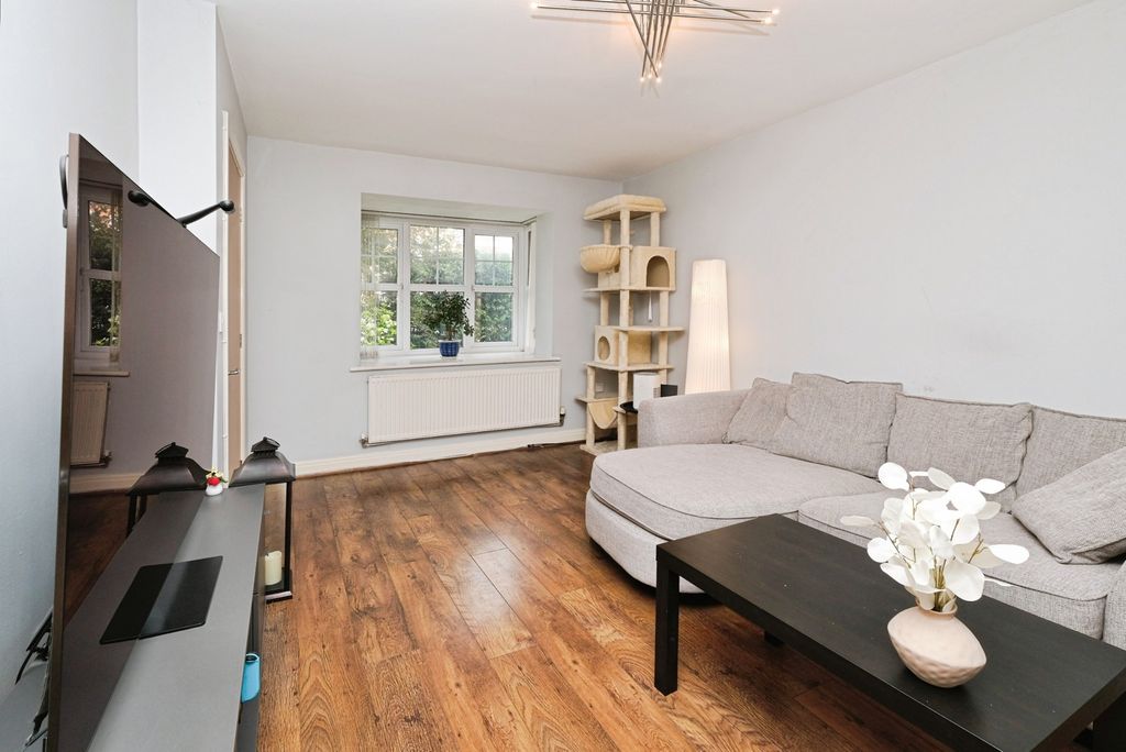 Property photo 3 of 17 Pbox-Img.Jpg