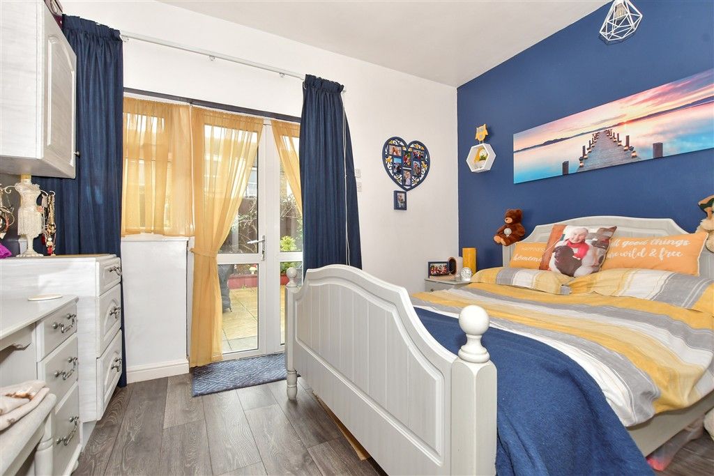 Property photo 3 of 15 Guest Room 1