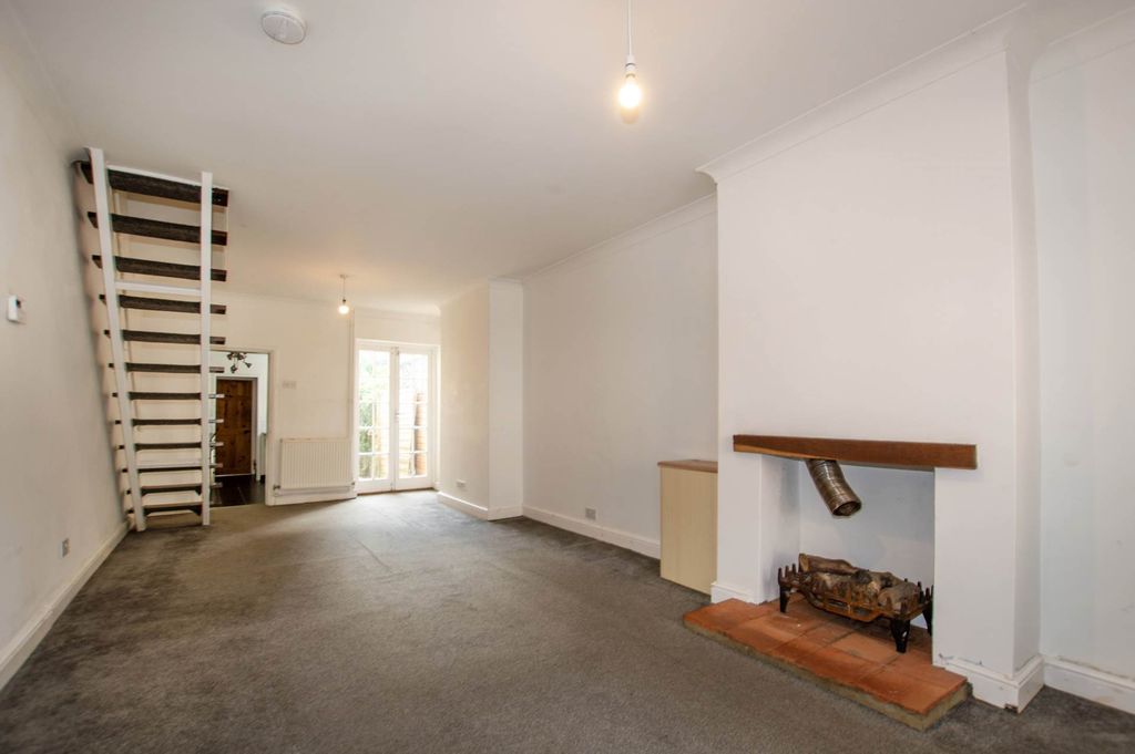 Property photo 3 of 6