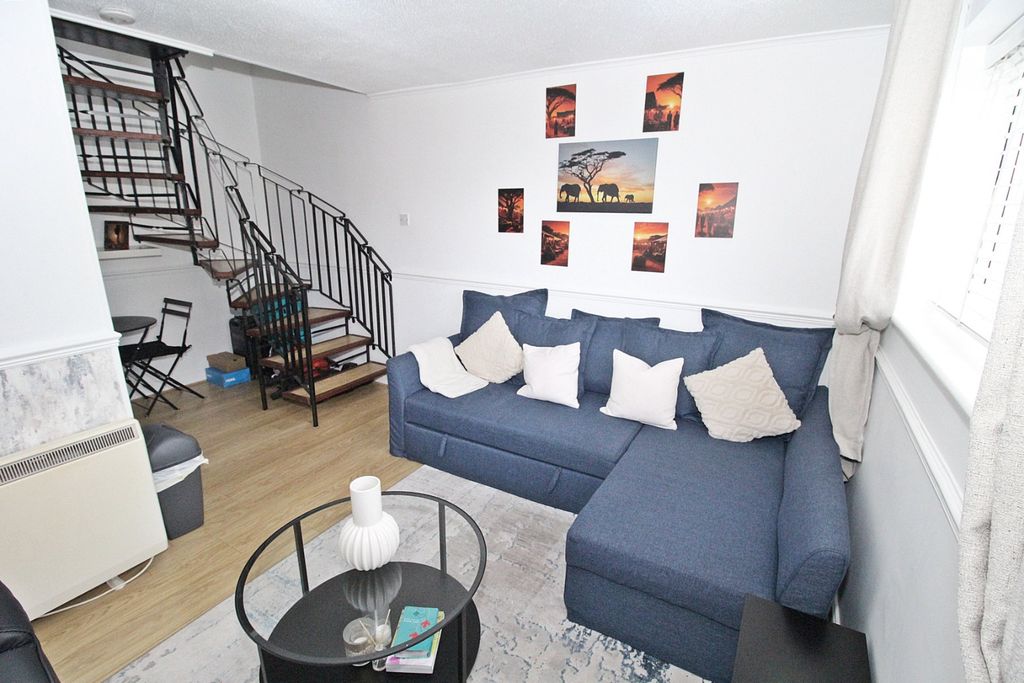 Property photo 3 of 8 4819796