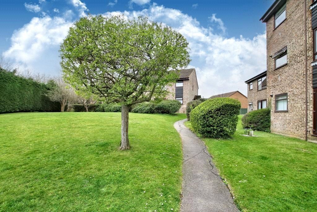Property photo 1 of 8 Communal Gardens