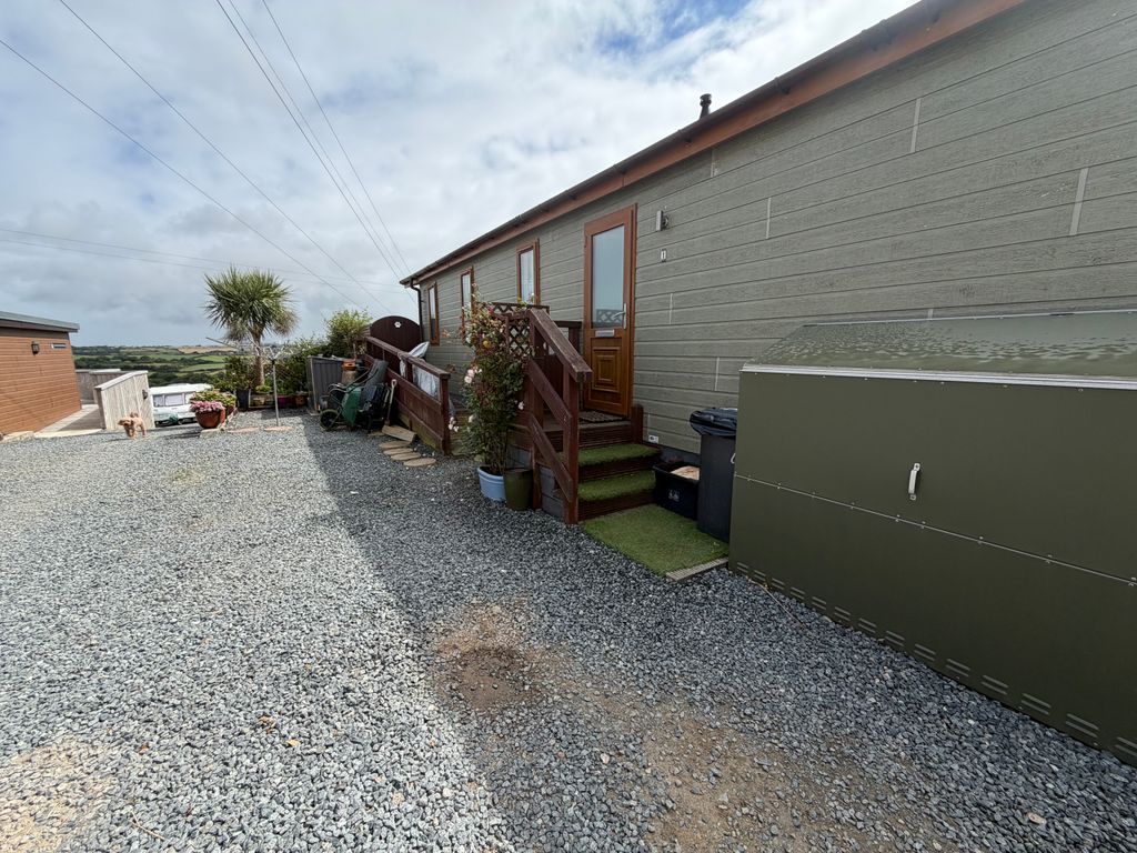 Property photo 3 of 18 Parking