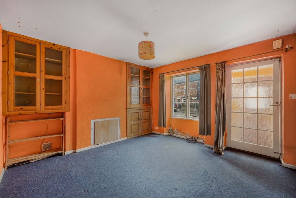 Property photo 3 of 18 Sitting Room