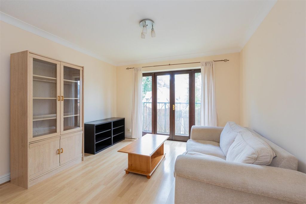 Property photo 3 of 13 6 Sherbourne Court-11.Jpg