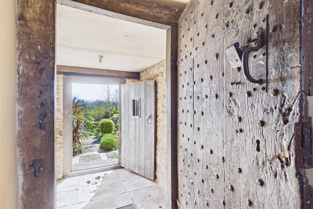 Property photo 3 of 35