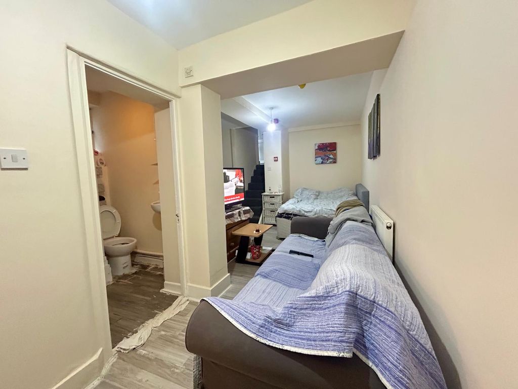 Property photo 2 of 6 Gallery