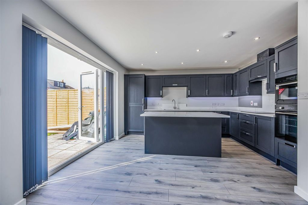 Property photo 2 of 20 2B Downsway, Portchester-Small-Porticomarketing-Ne