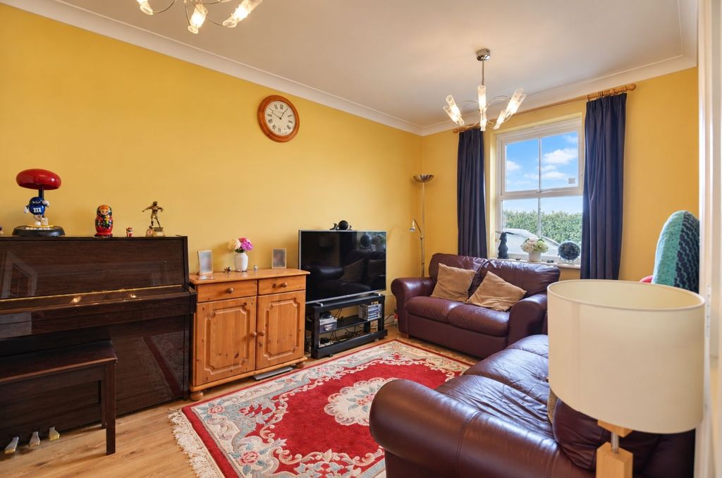 Property photo 3 of 18