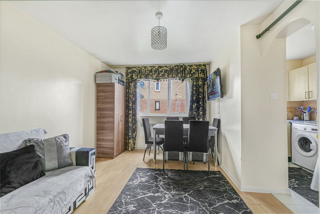 Property photo 2 of 7 Gallery