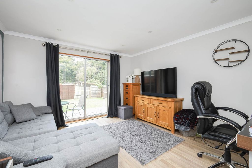 Property photo 3 of 9