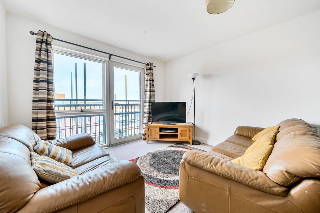 Property photo 3 of 12