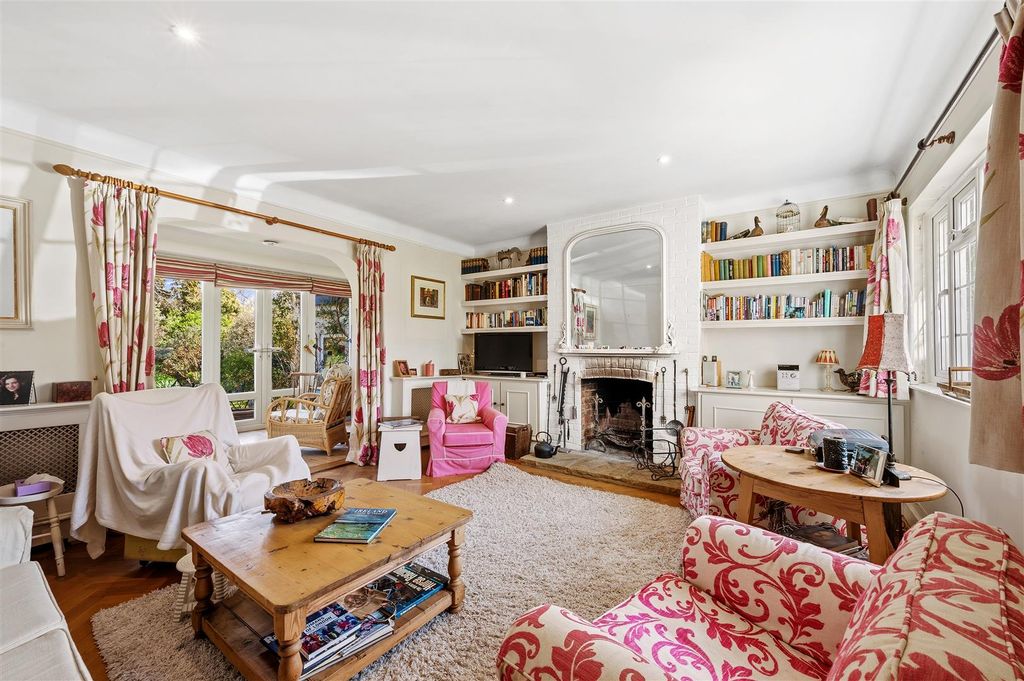 Property photo 2 of 25 Links View Traps Lane -17.Jpg