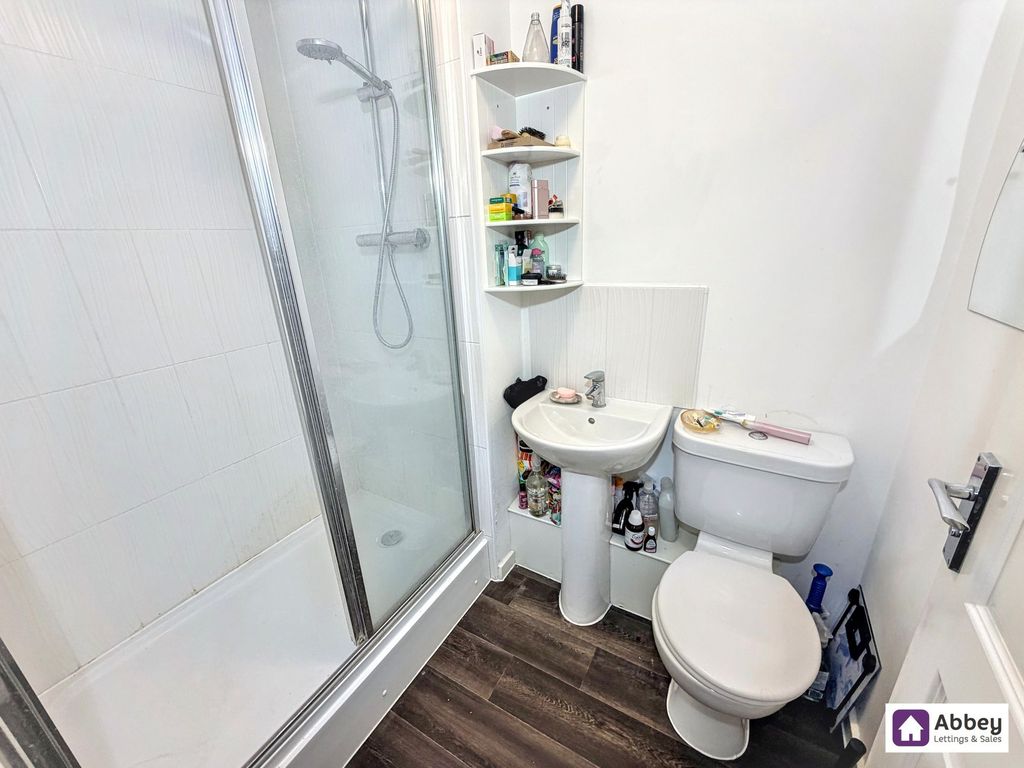 Property photo 3 of 15 Ensuite