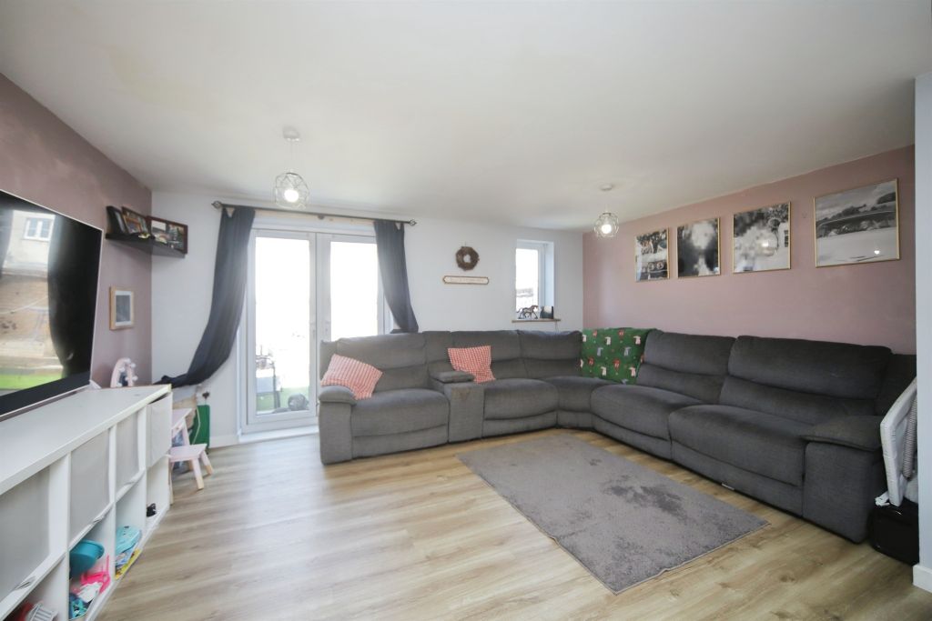 Property photo 2 of 28
