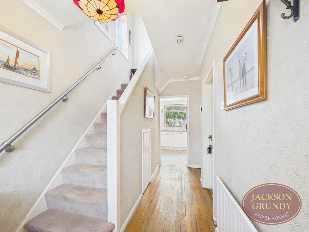 Property photo 2 of 15 Charnwood Avenue
