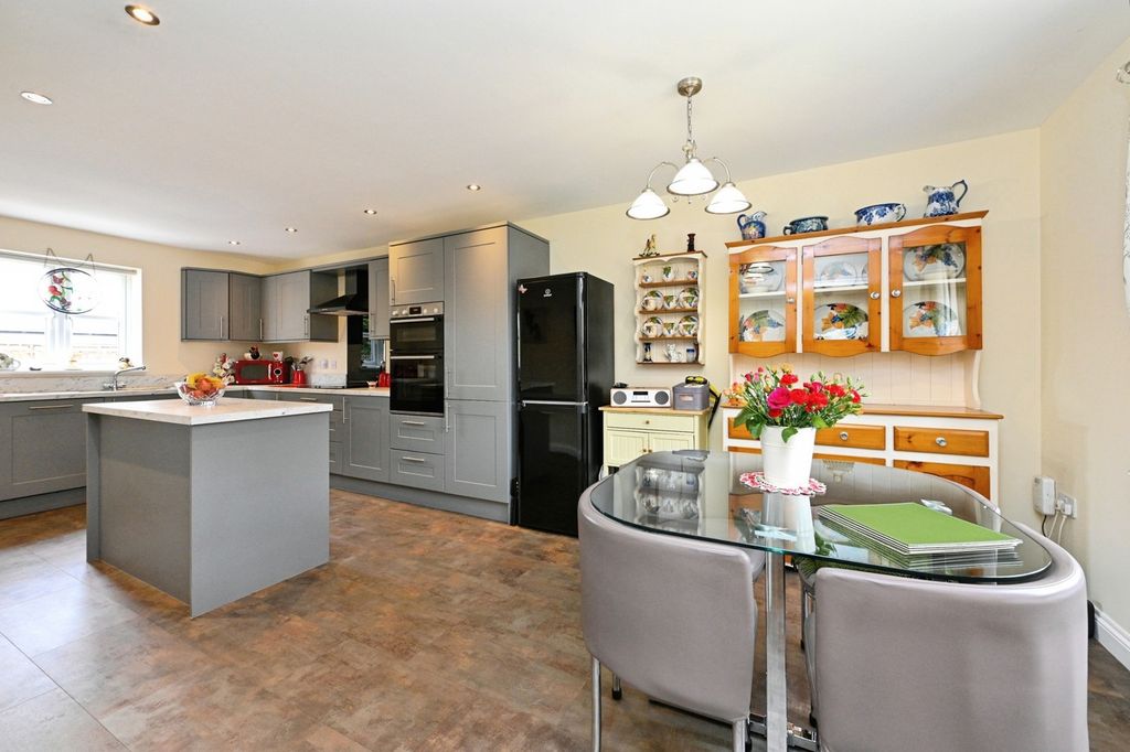 Property photo 3 of 23 Pbox-Img.Jpg