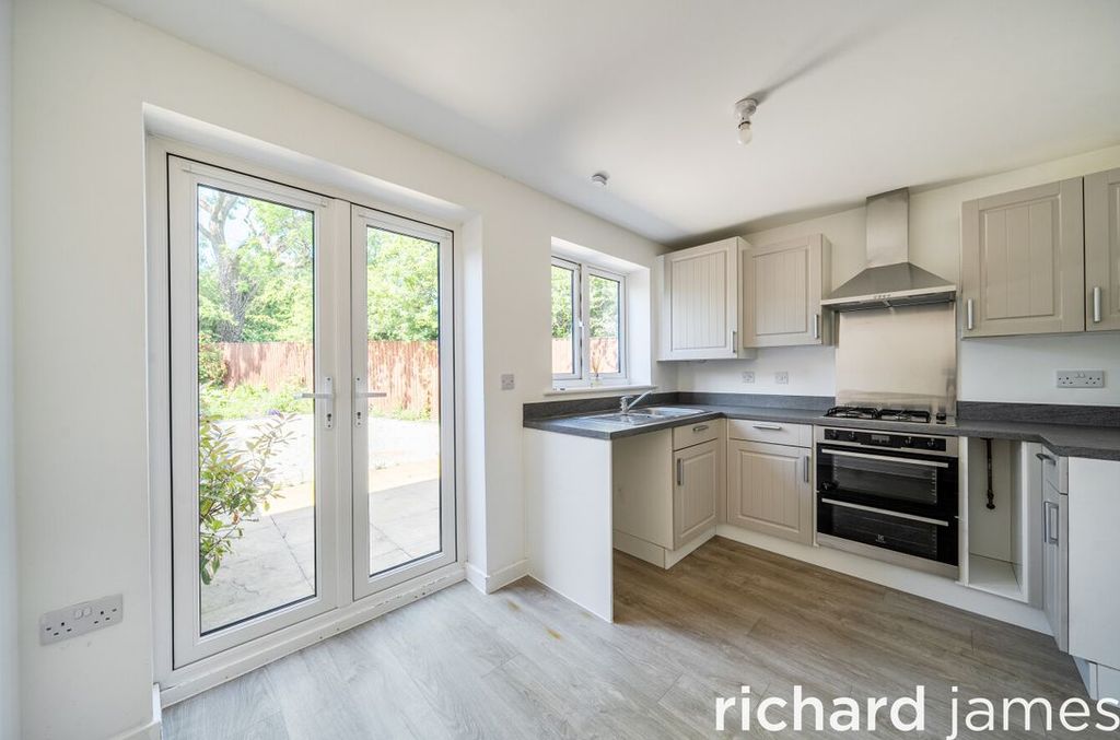 Property photo 3 of 12 775Ad75A7Ad14126913701B241725Ff3