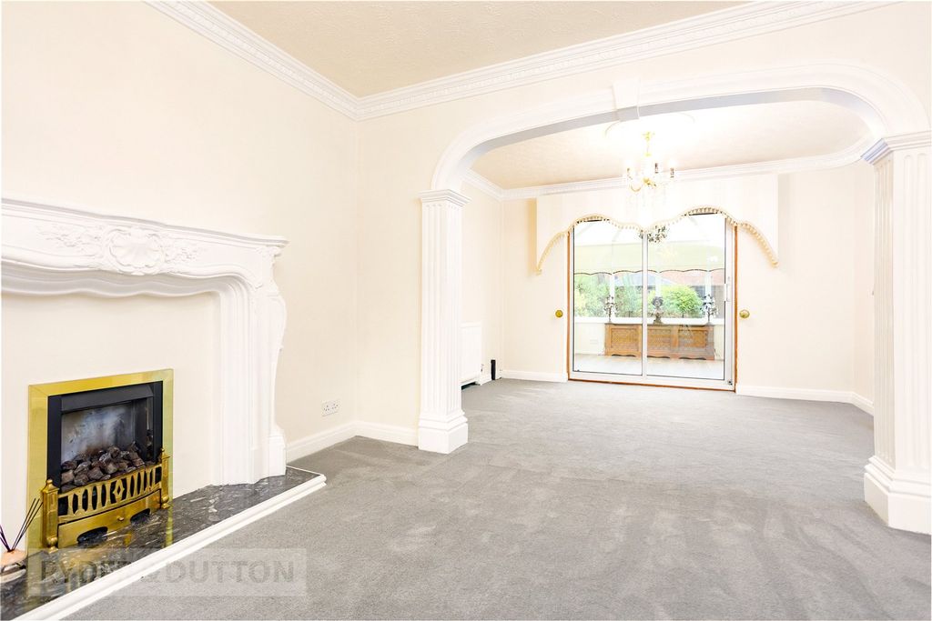 Property photo 3 of 25 Living/Dining Room