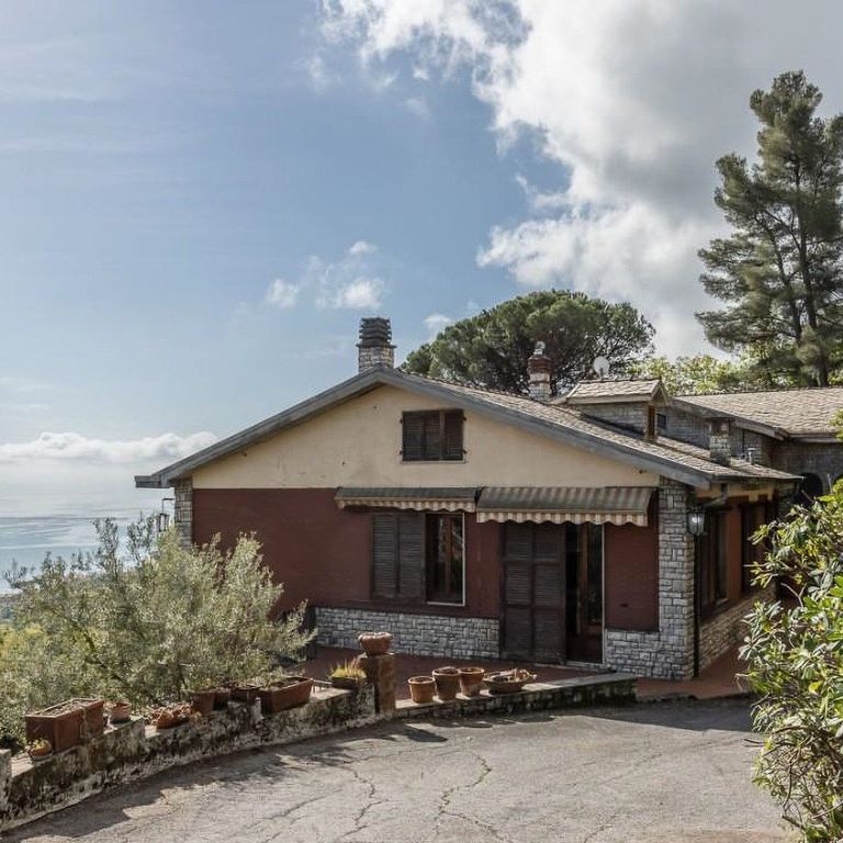 Property photo 2 of 25