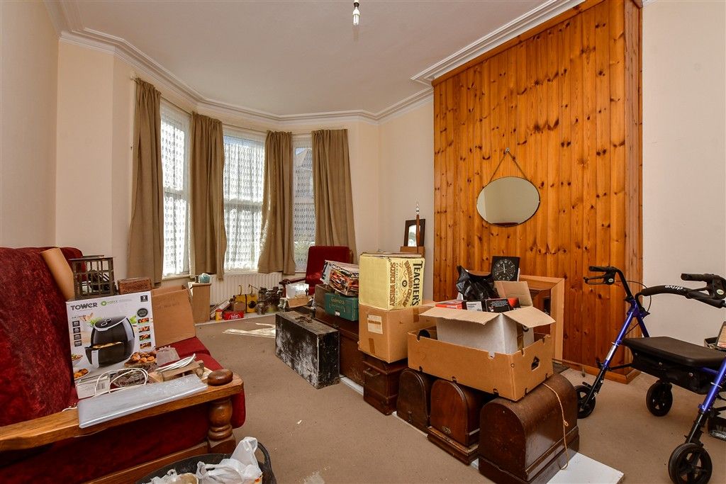 Property photo 2 of 12 Lounge