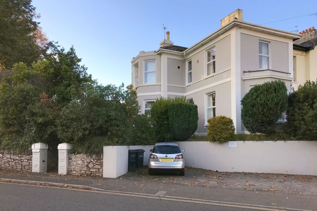 Property photo 2 of 36