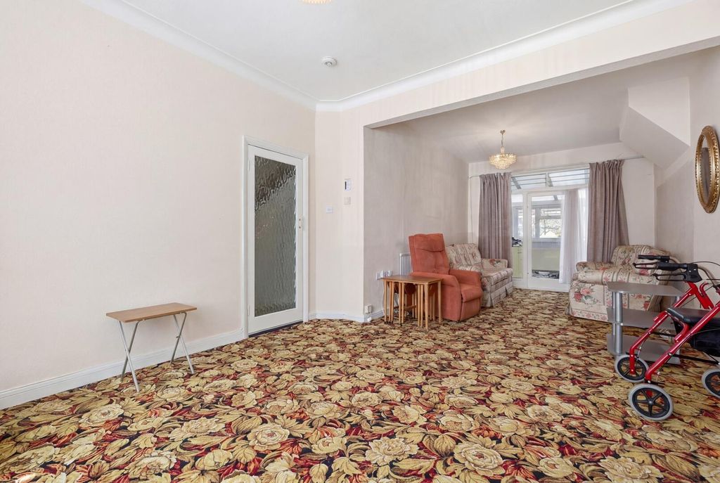 Property photo 3 of 20