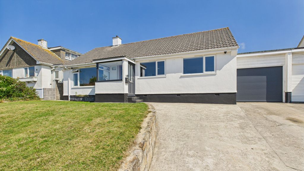 Property photo 1 of 11 3 Bedroom Lind Detached Bungalow For Sale