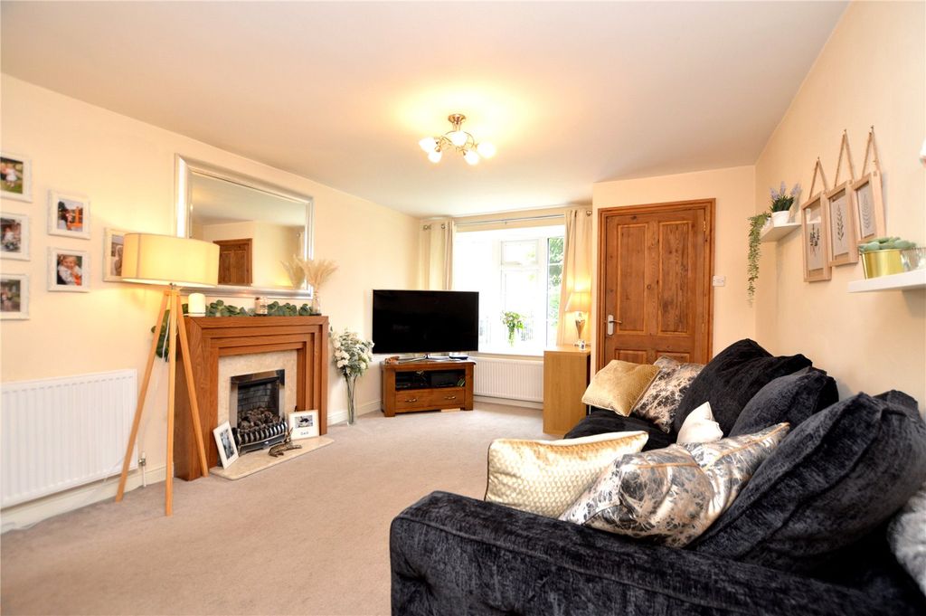Property photo 2 of 16 Picture No. 11