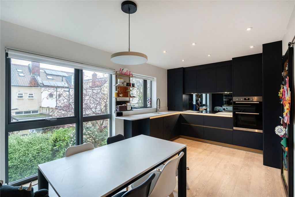 Property photo 2 of 14 Kitchen/Dining Room