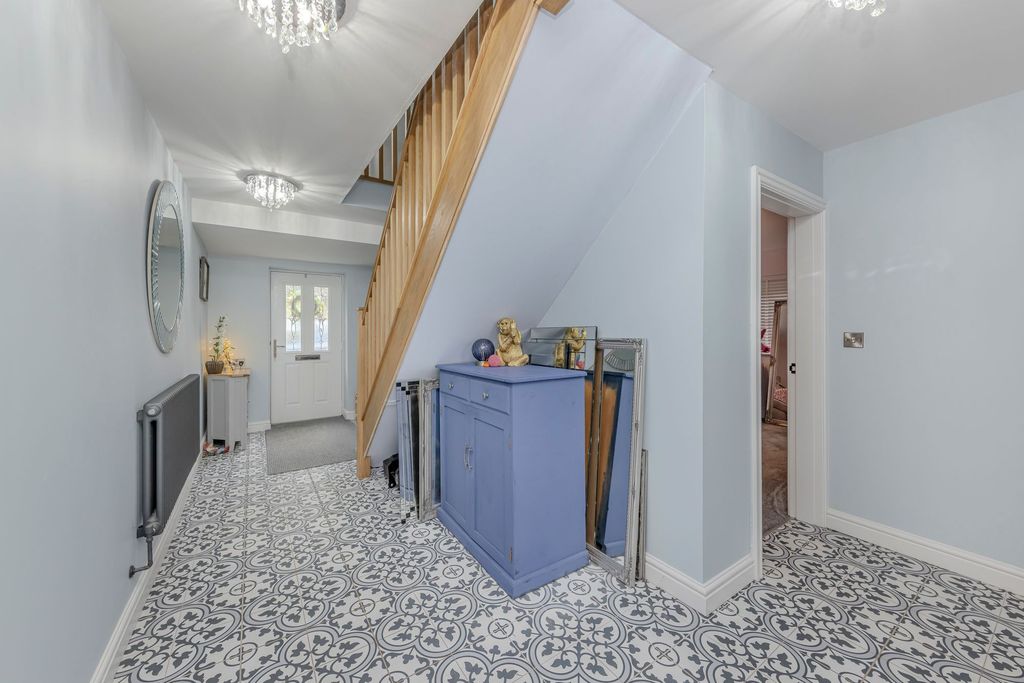 Property photo 2 of 33
