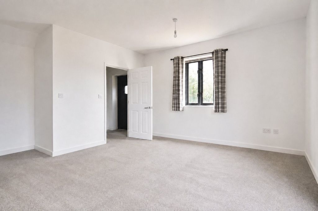 Property photo 2 of 14 Picture No. 23
