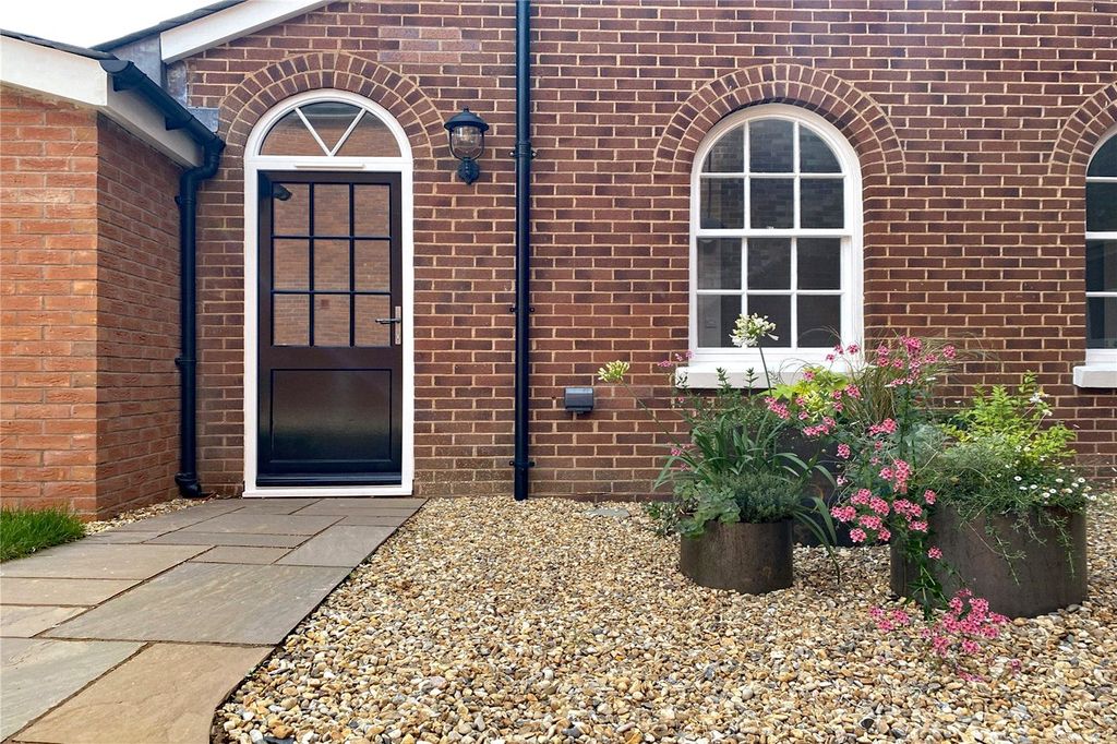 Property photo 1 of 11 External