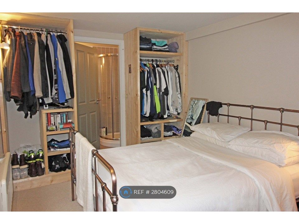 Property photo 3 of 13 En Suite Bedroom