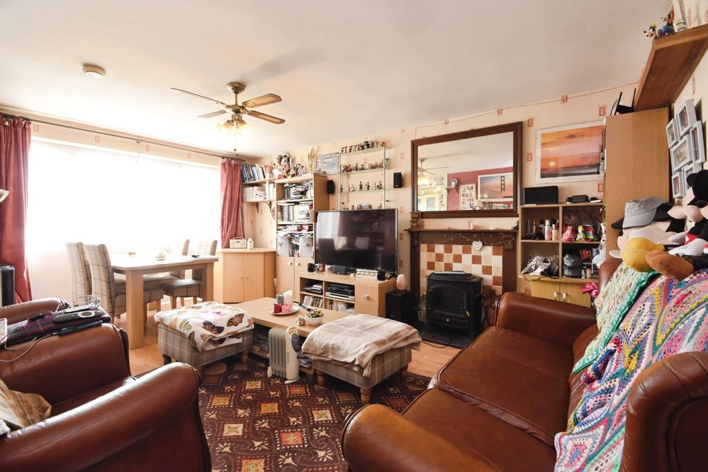 Property photo 2 of 11 Pbox-Img.Jpg