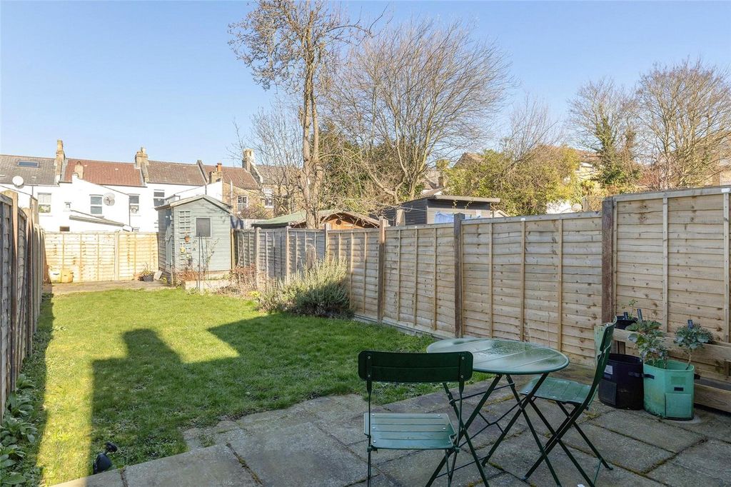 Property photo 2 of 21 Picture No. 12